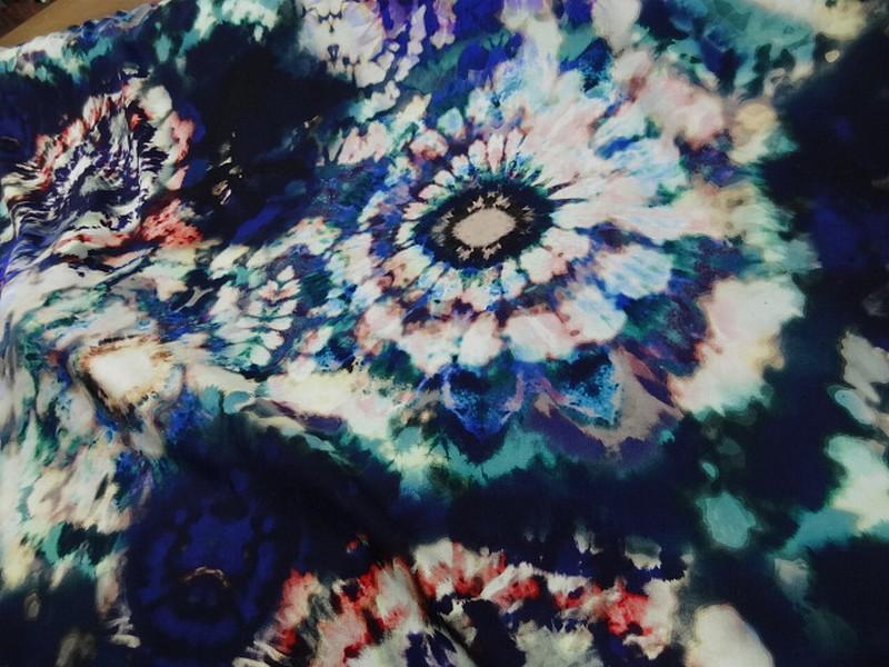 Viscose tie and dye bleu outremer lumineux
